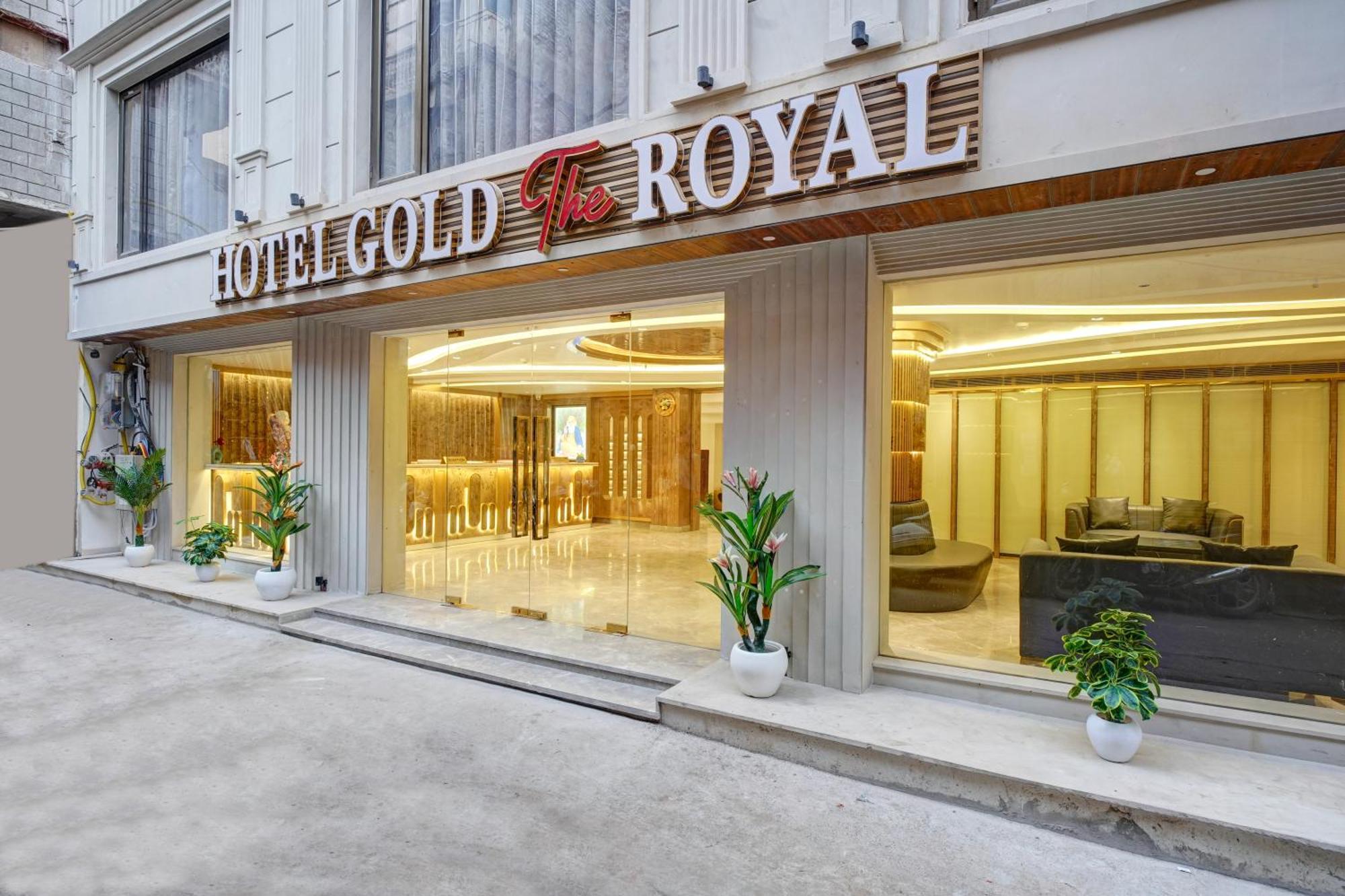 Newly Built Gold The Royal With Rooftop Restaurant - 2Mins Walk From New Delhi Rail Station & 5Mins From Connaught Place מראה חיצוני תמונה