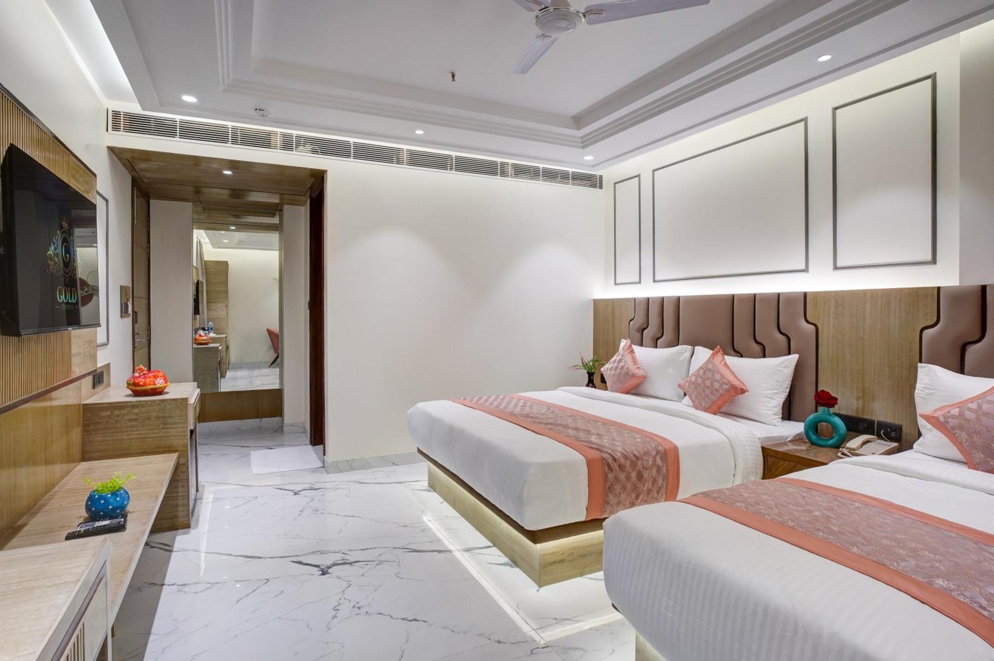 Newly Built Gold The Royal With Rooftop Restaurant - 2Mins Walk From New Delhi Rail Station & 5Mins From Connaught Place מראה חיצוני תמונה
