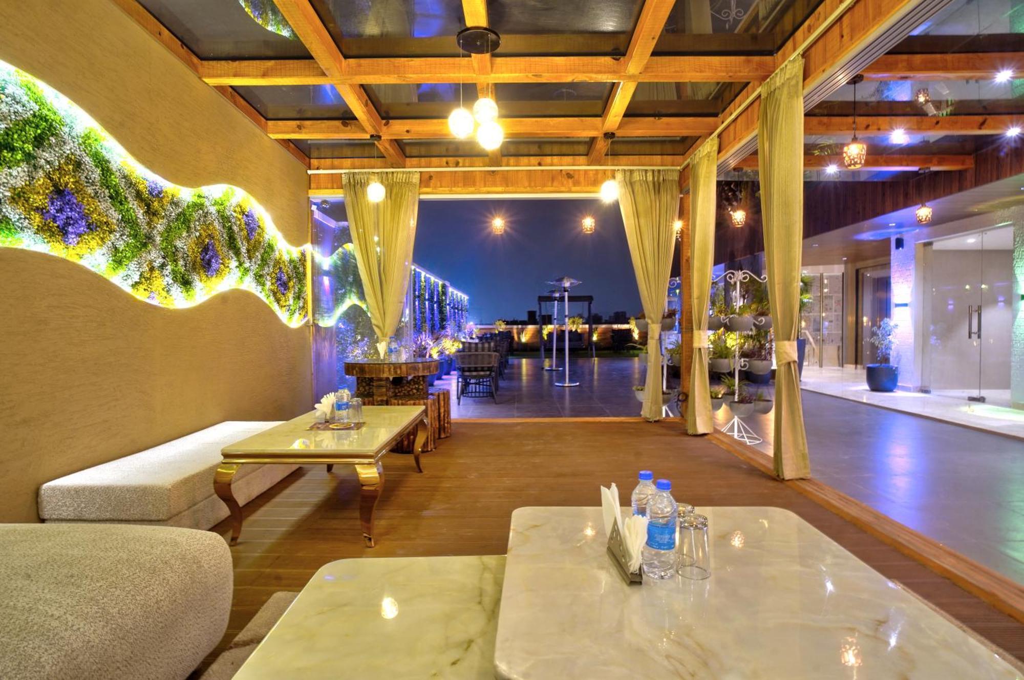 Newly Built Gold The Royal With Rooftop Restaurant - 2Mins Walk From New Delhi Rail Station & 5Mins From Connaught Place מראה חיצוני תמונה
