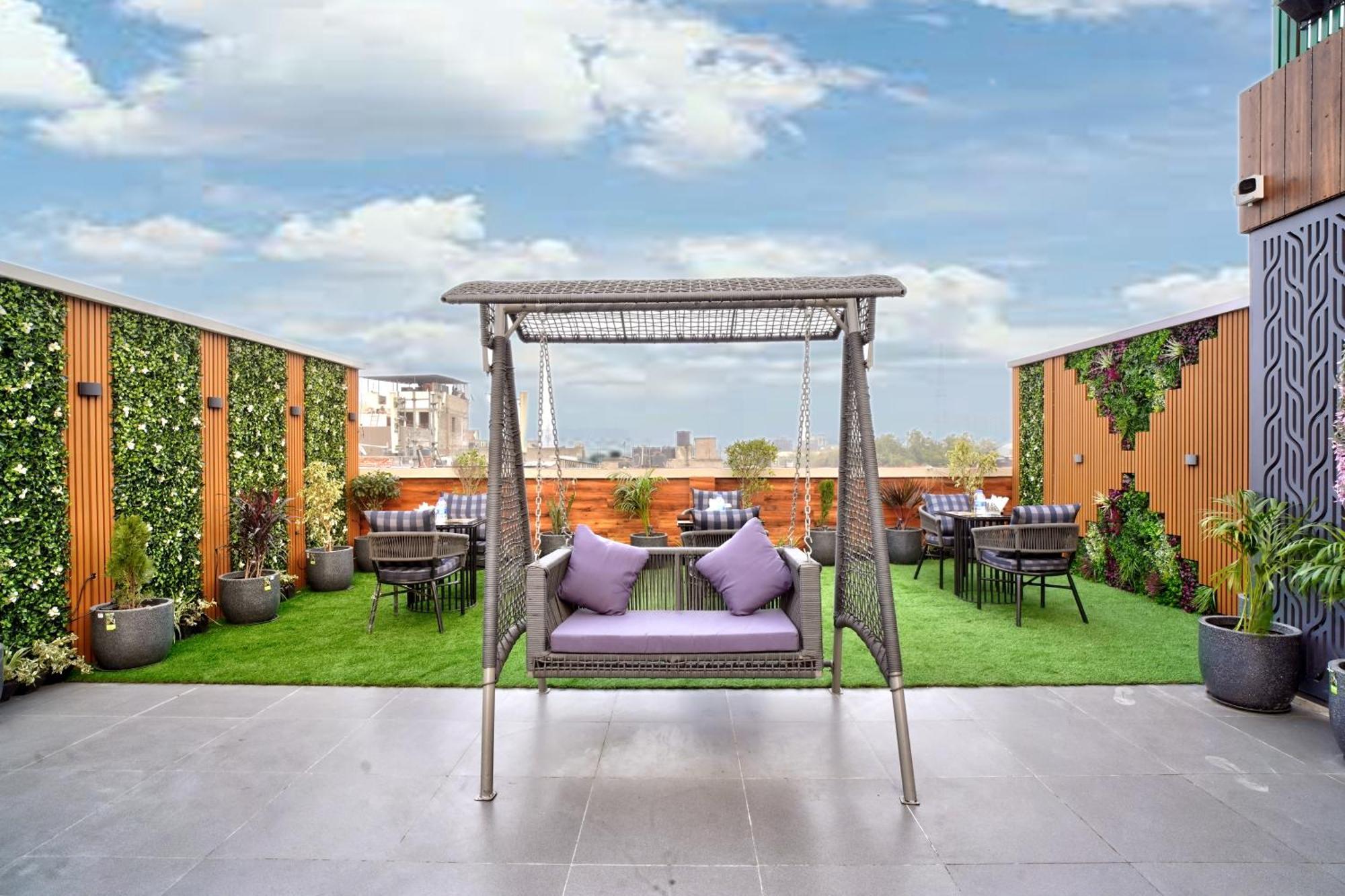 Newly Built Gold The Royal With Rooftop Restaurant - 2Mins Walk From New Delhi Rail Station & 5Mins From Connaught Place מראה חיצוני תמונה